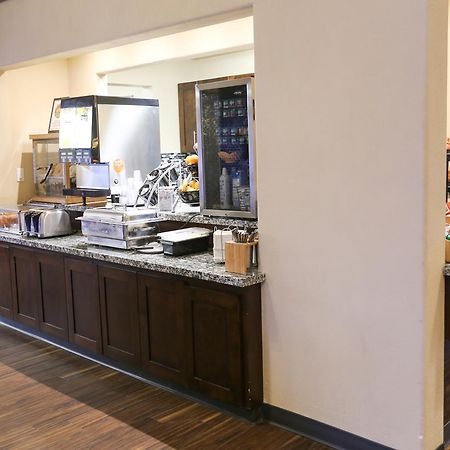 Days Inn By Wyndham Calgary Airport Εξωτερικό φωτογραφία