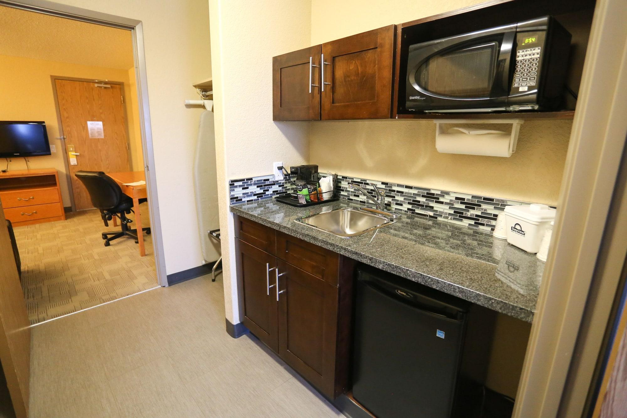 Days Inn By Wyndham Calgary Airport Εξωτερικό φωτογραφία