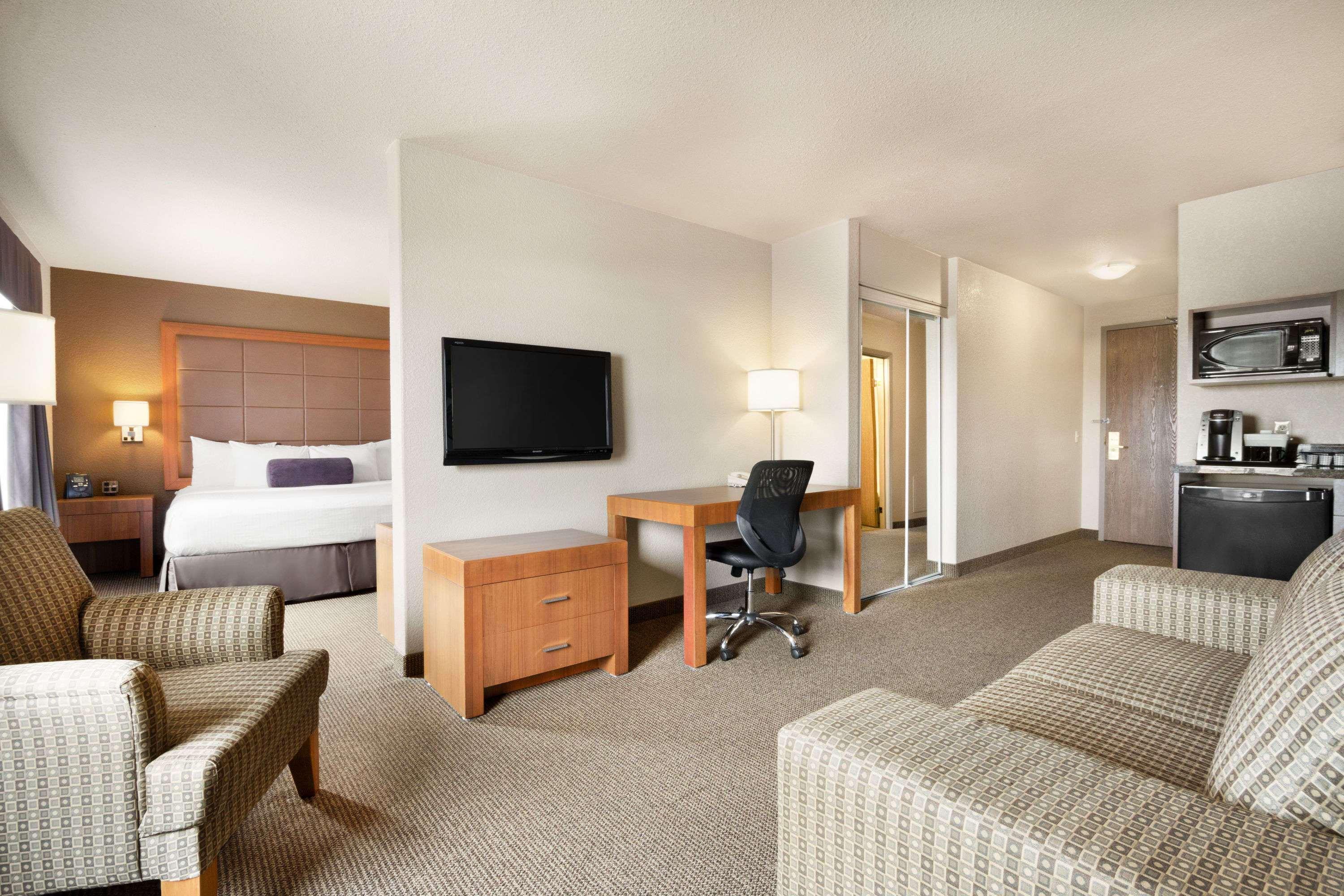 Days Inn By Wyndham Calgary Airport Εξωτερικό φωτογραφία