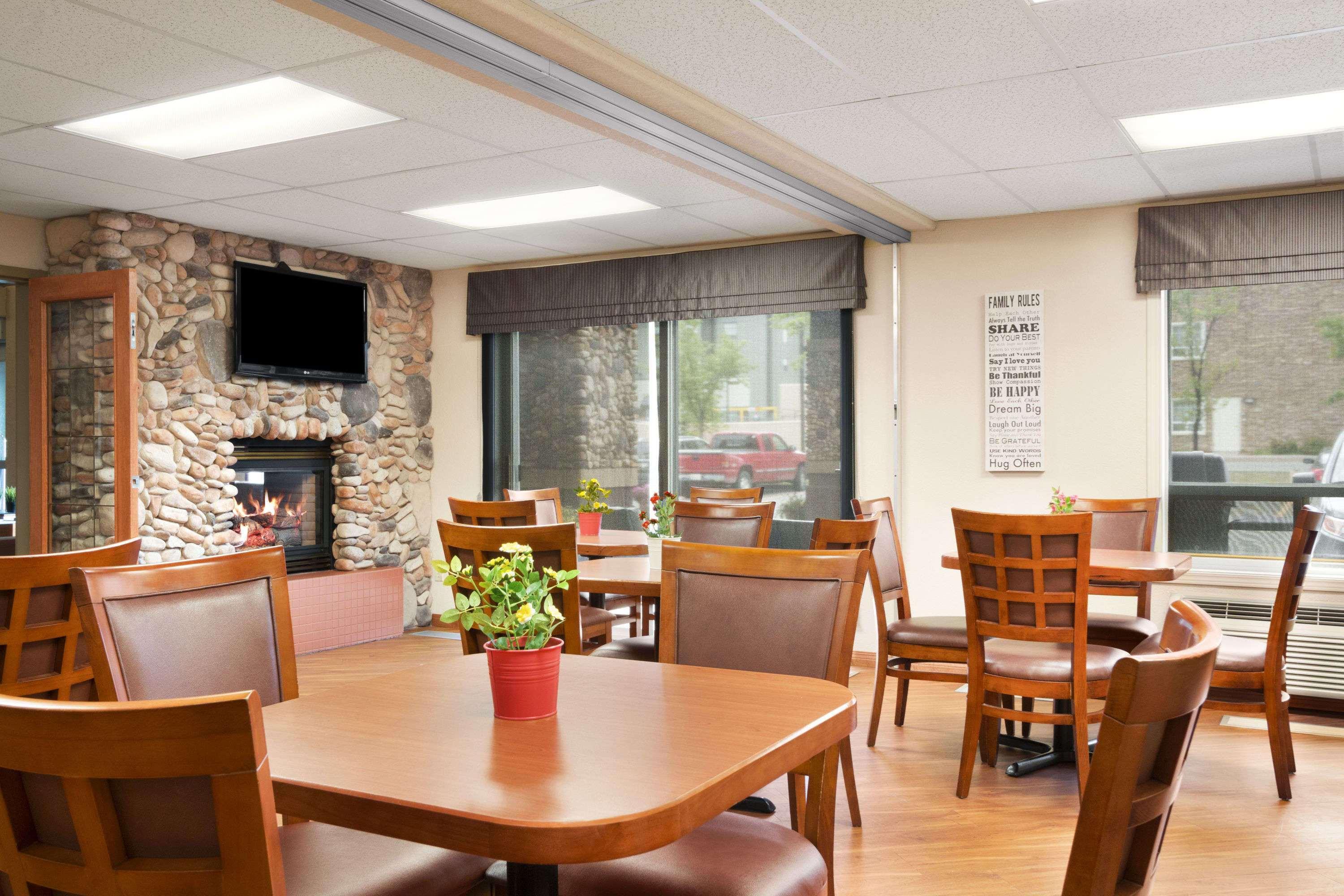 Days Inn By Wyndham Calgary Airport Εξωτερικό φωτογραφία