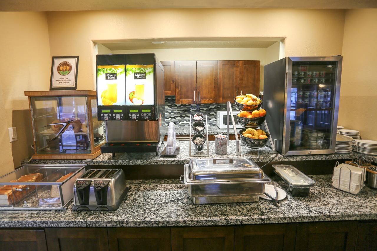 Days Inn By Wyndham Calgary Airport Εξωτερικό φωτογραφία