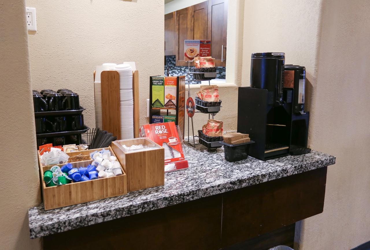 Days Inn By Wyndham Calgary Airport Εξωτερικό φωτογραφία