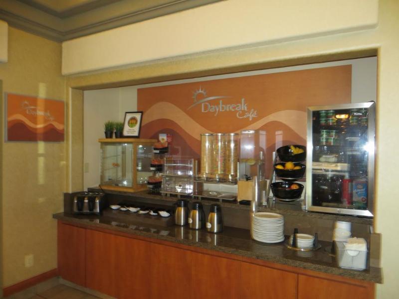 Days Inn By Wyndham Calgary Airport Εξωτερικό φωτογραφία
